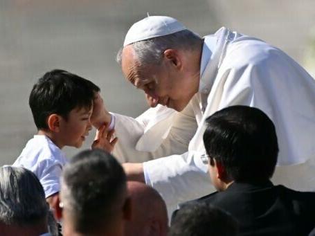 Pope Leo offers olive branch in allowing traditional mass